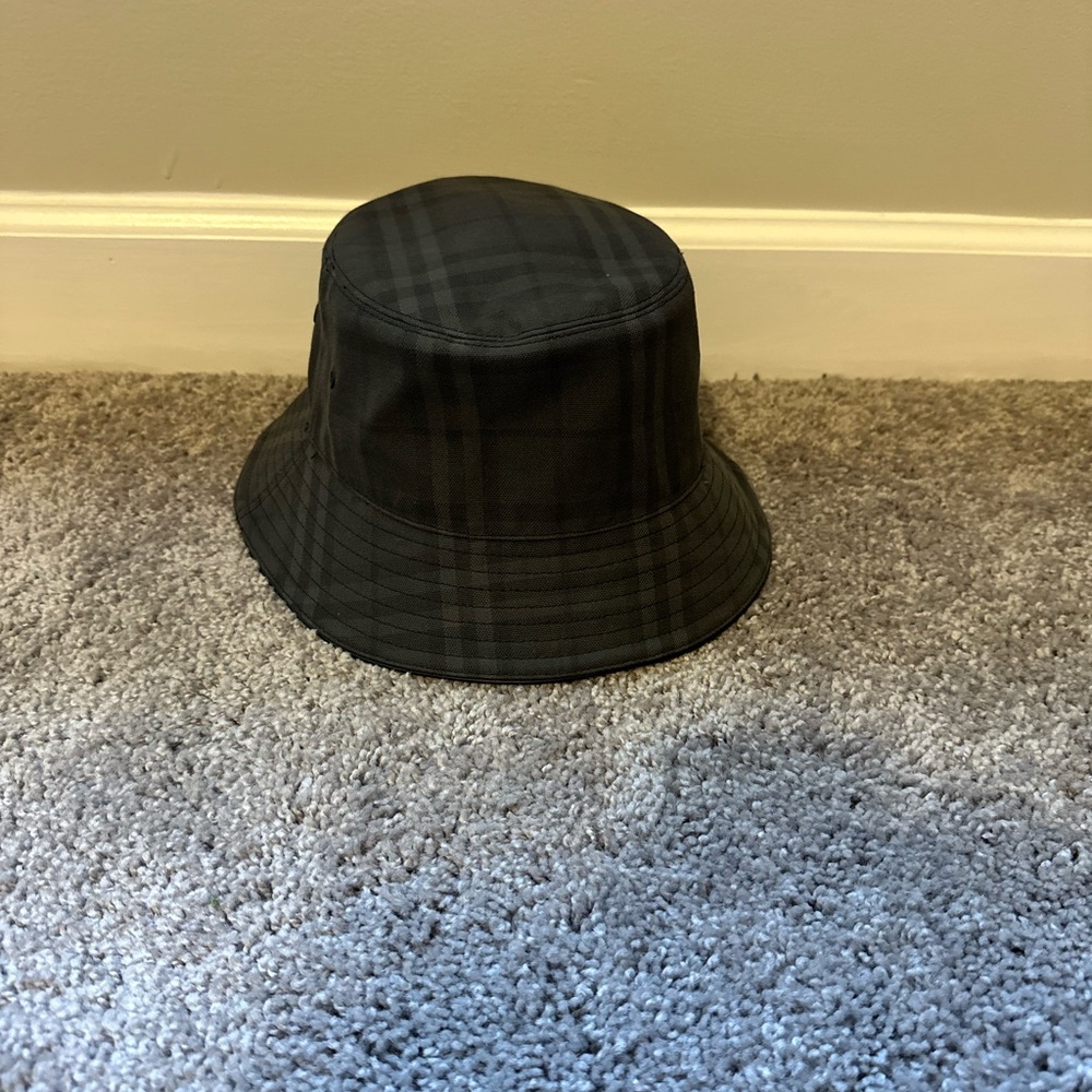 Burberry bucket hat